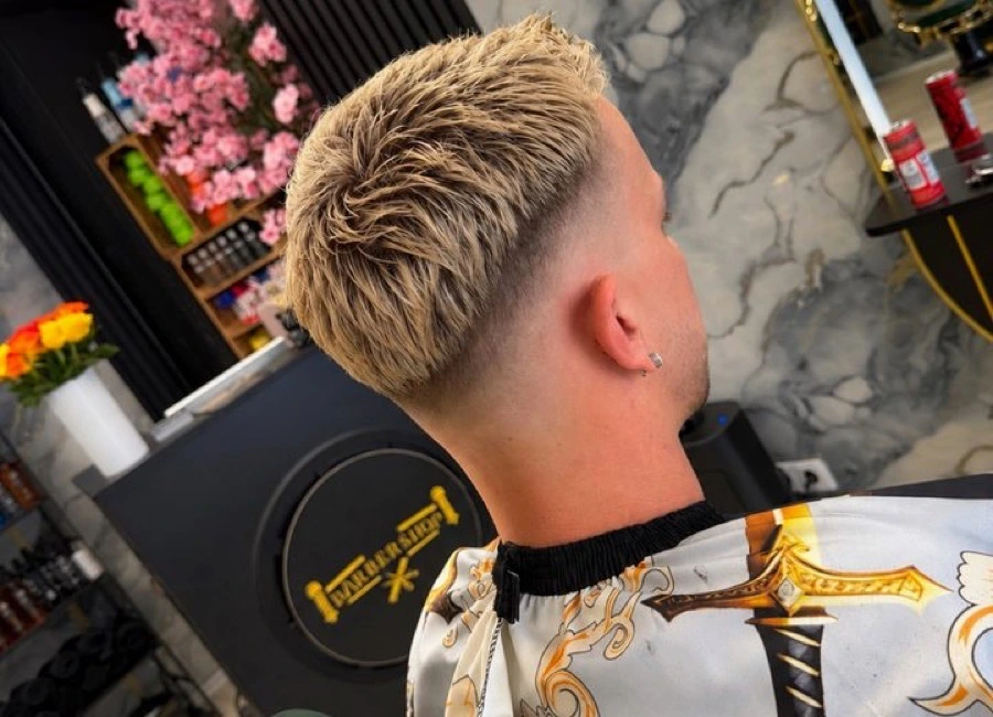 Style-Bild von hinten im Salon für Damen und Herren